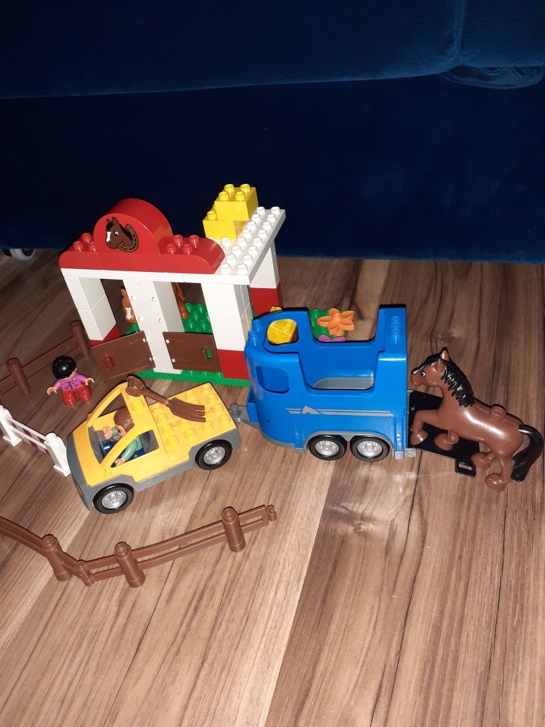 Lego duplo stadnina dla koni 5648  2 konie