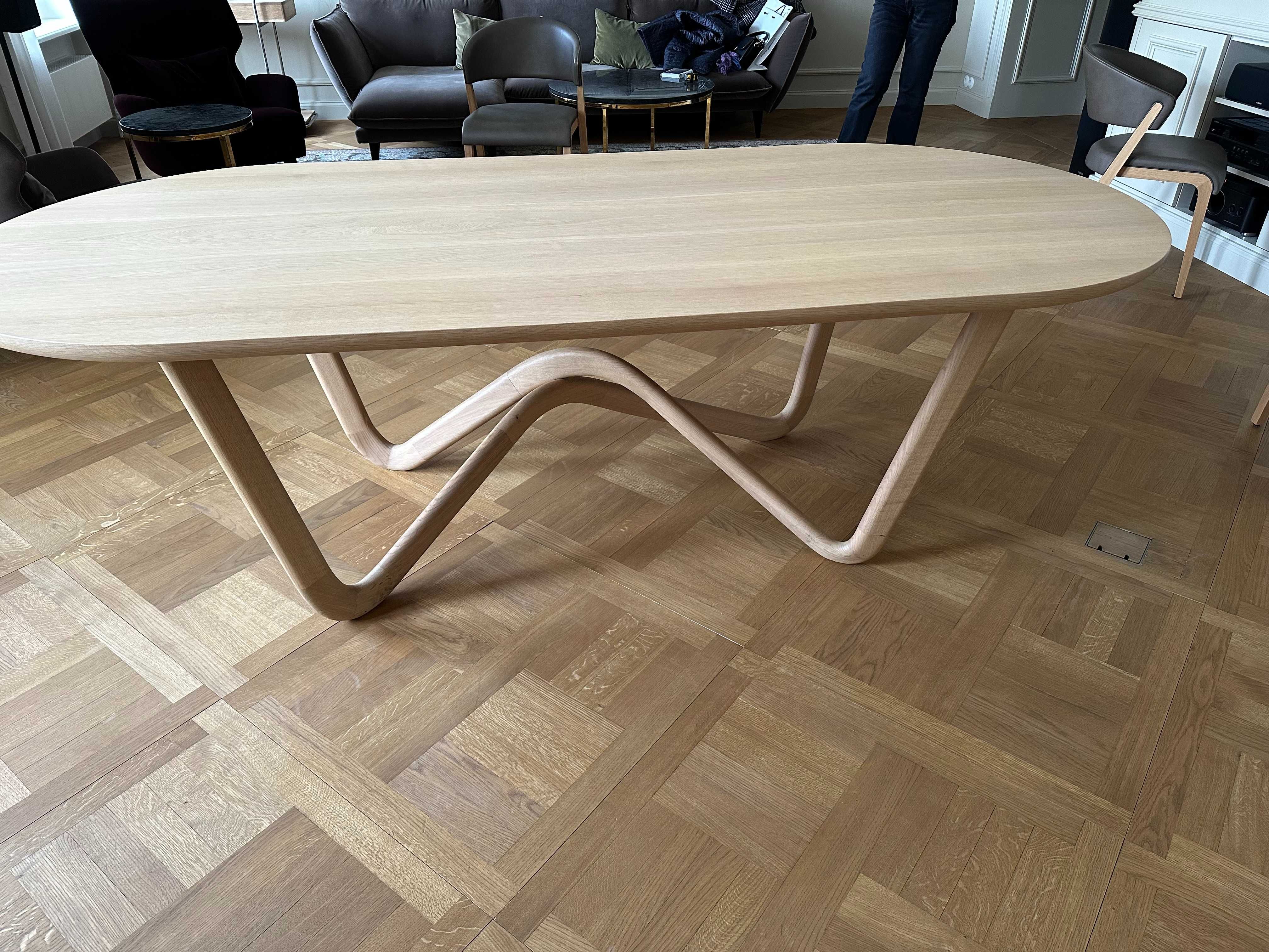Stół niemieckiej firmy ROLF BENZ 988 z naturalnego,litego dębu