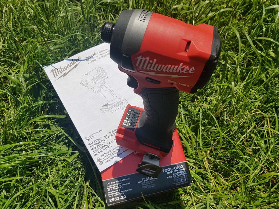 Шуруповерт импакт аккумуляторный Milwaukee 2953-20 M18 FUEL