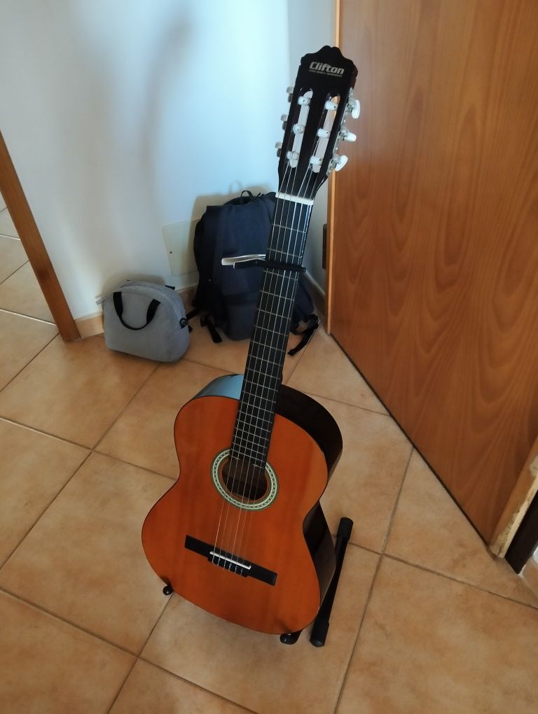 Guitarra em bom estado