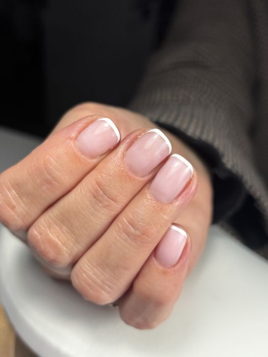 Manicure hybrydowy i żelowy