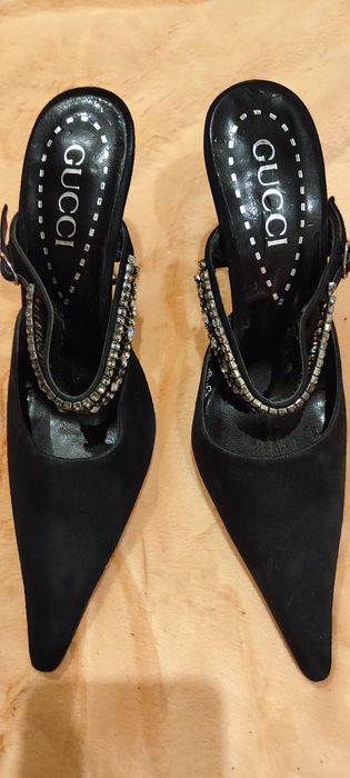 Продам босоніжки з камінцями