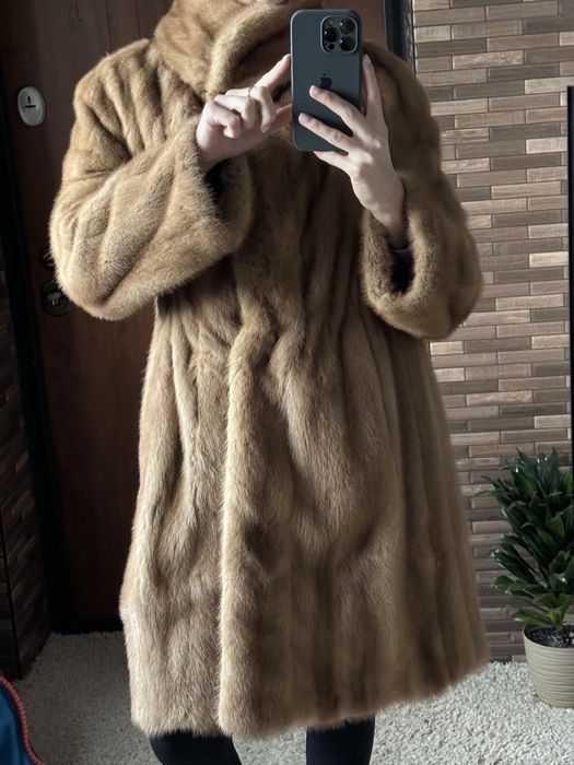 Шуба з хутра норки, коричнева