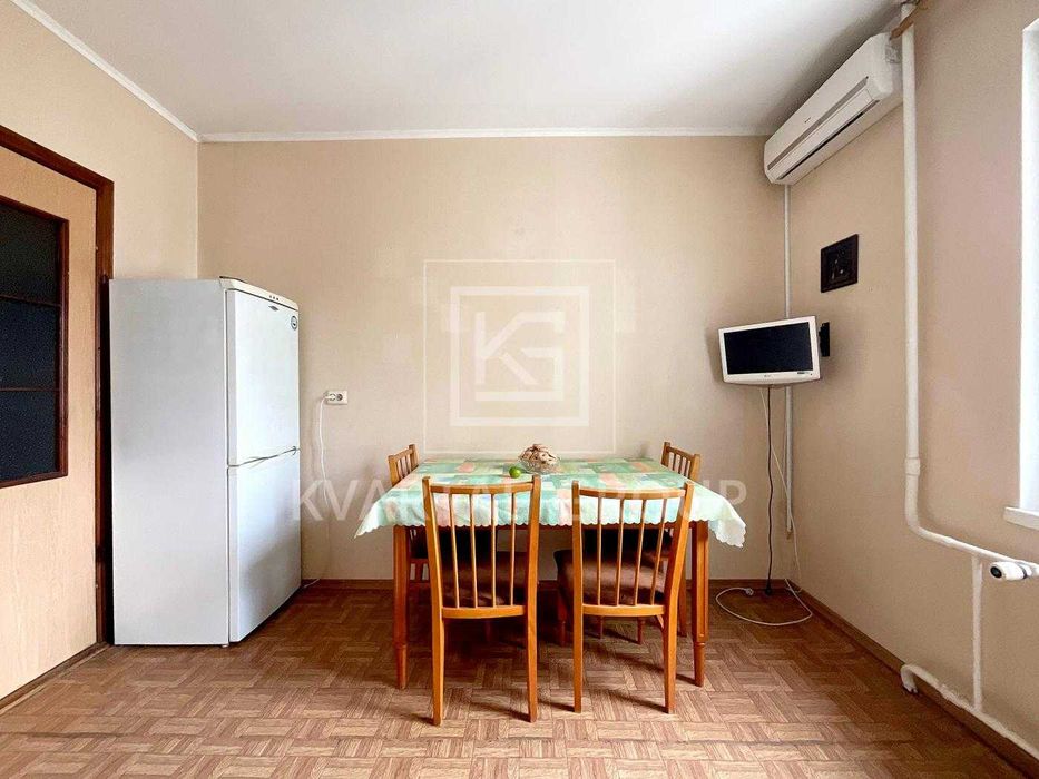 Продаж 2к квартири біля метро. Простора і тепла. Сертифікат Постанова