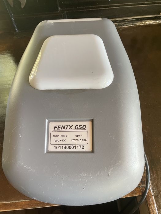 Motor de portão de garagem com calhe técnica