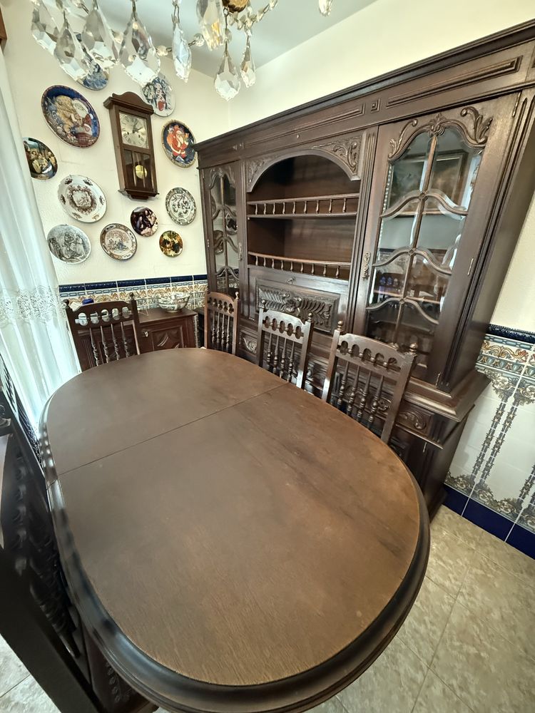 Conjunto de Sala de Jantar Clássico em Madeira Maciça