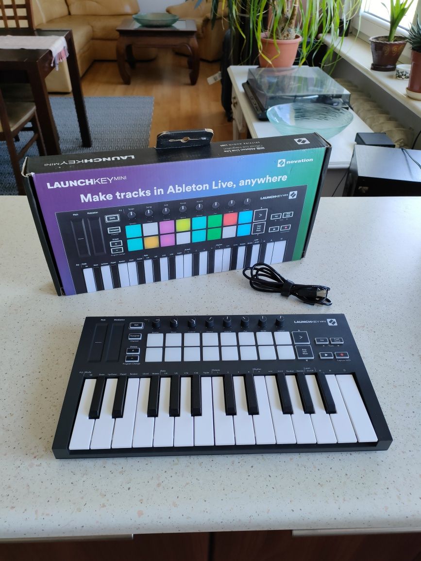 Novation Launchkey mini mk3, klawiatura midi