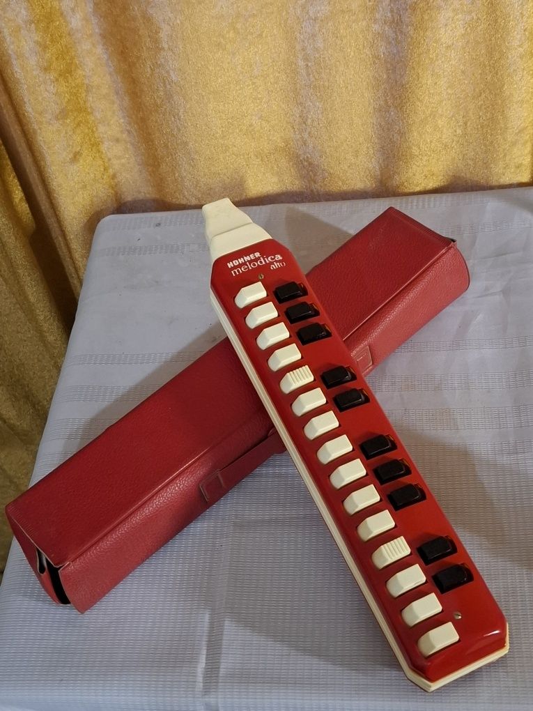 Музыкальный инструмент HOHNER Германия