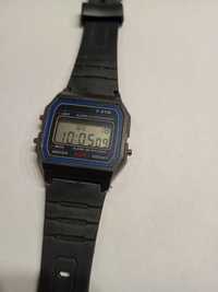 Czarny zegarek wzorowany na Casio