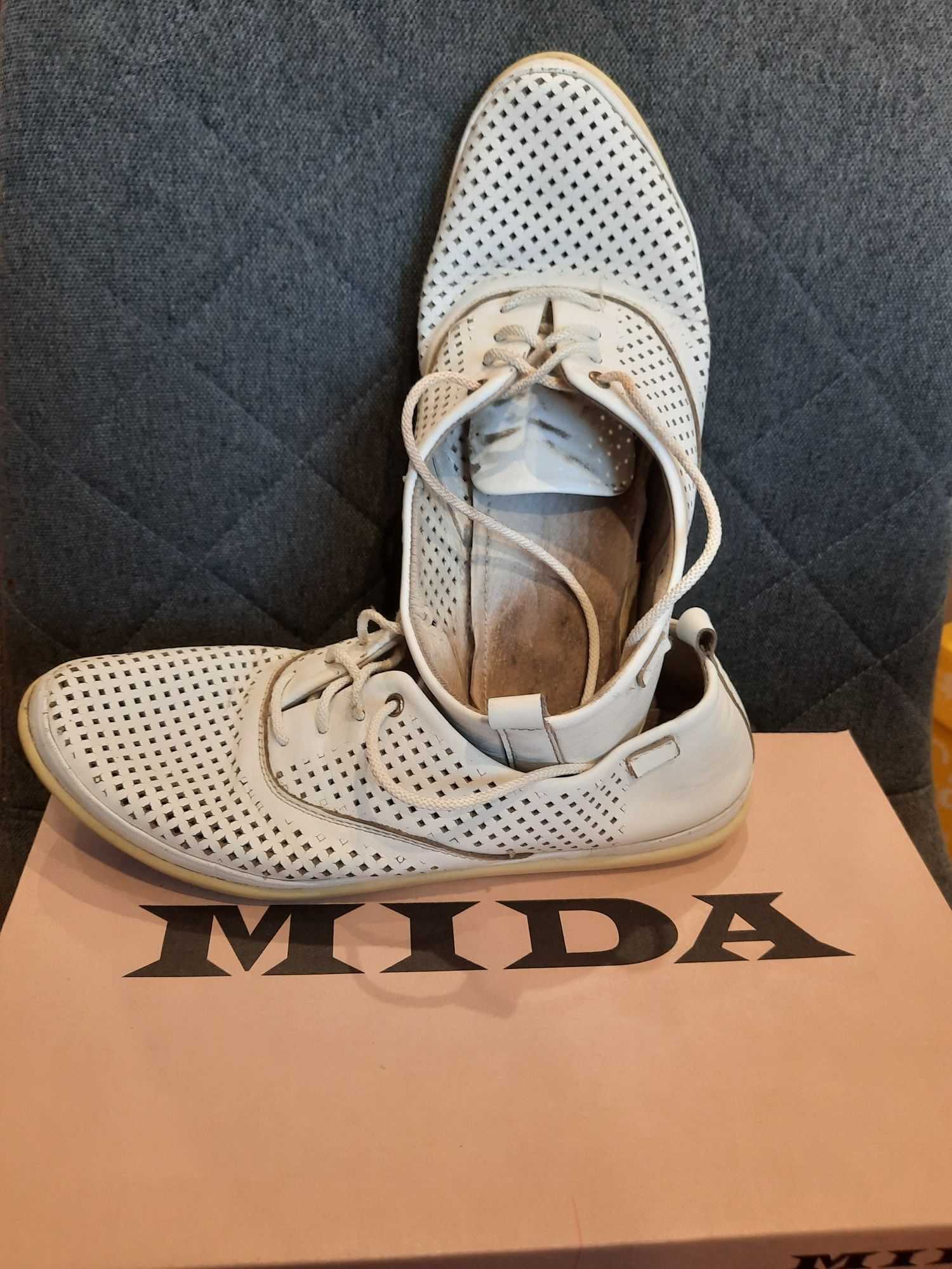 Шкіряні туфлі, мокасіни, взуття Mida