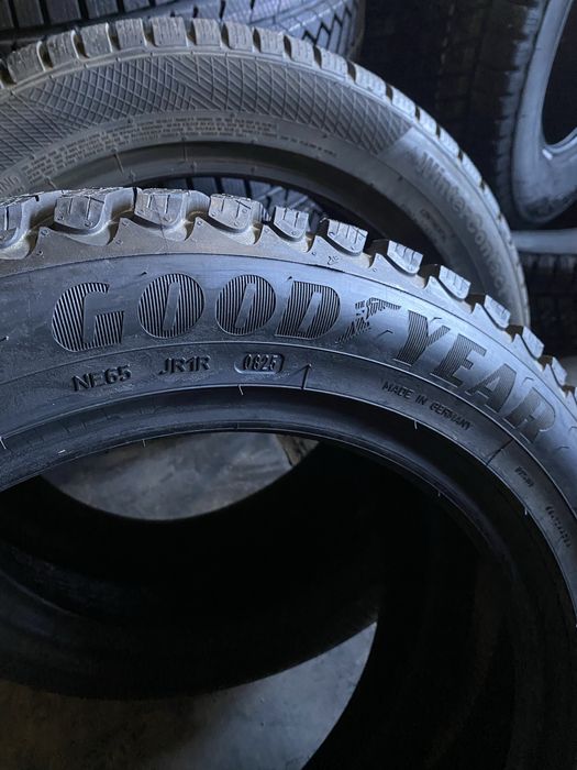 Зимові шини GoodYear UltraGrip Ice Arctic 235/50 R17 100T XL (під шип)