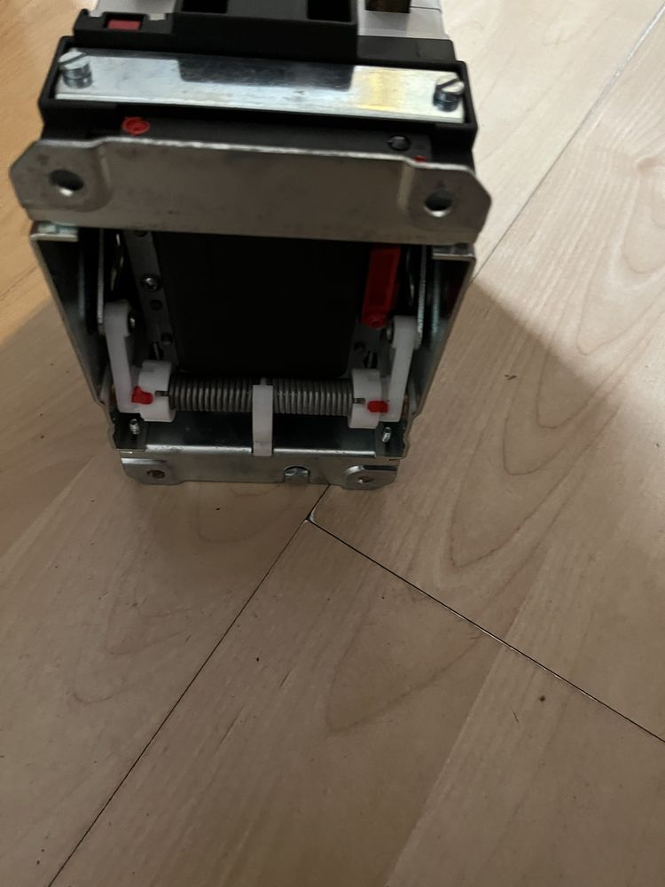 Контактор Lovato B115 с катушкой на 110–125 В AC/DC
