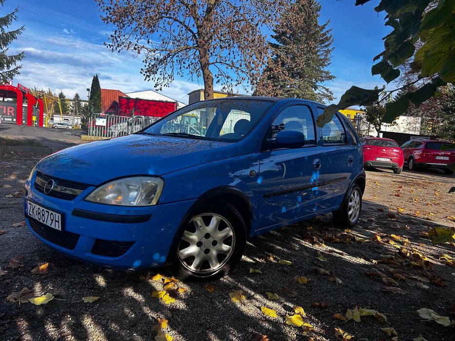 Opel Corsa 2003 r  5 drzwi benzyna dlugie oplaty