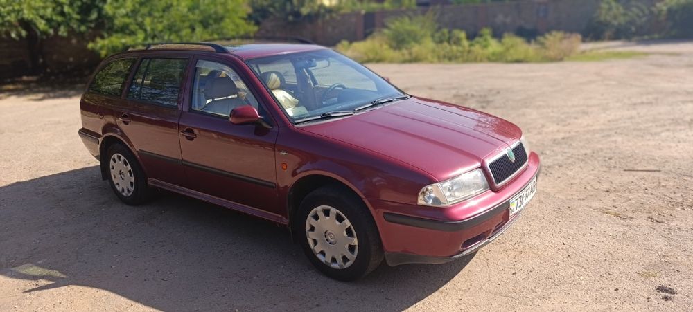 SKODA (Шкода) OCTAVIA Laurin&Klement комбі 1999р.