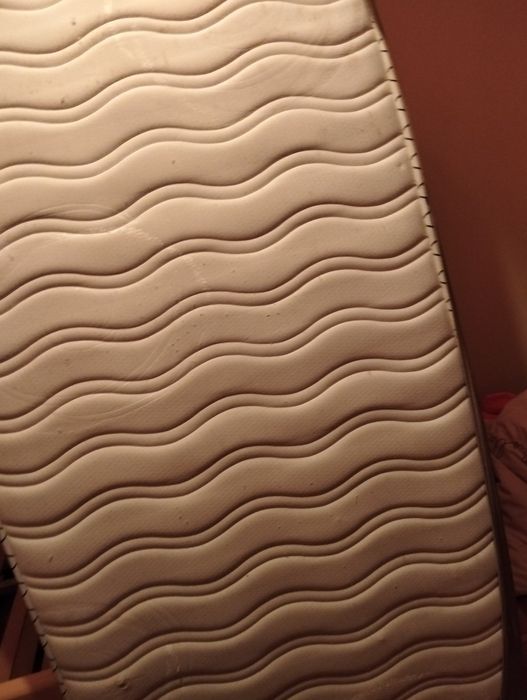 Cama dupla com 1 colchão