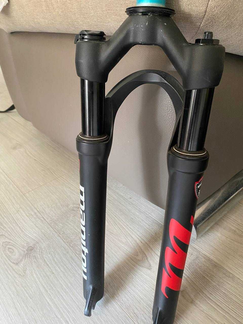 Amortyzator Manitou Markhor 26 MTB 100mm oś 9mm czarny
