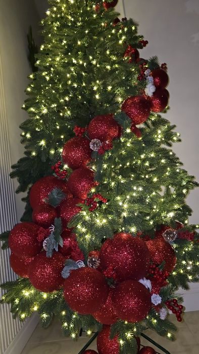 Декор наряджаємо ялинки продаж оренда ялинка лита іграшки набором роса