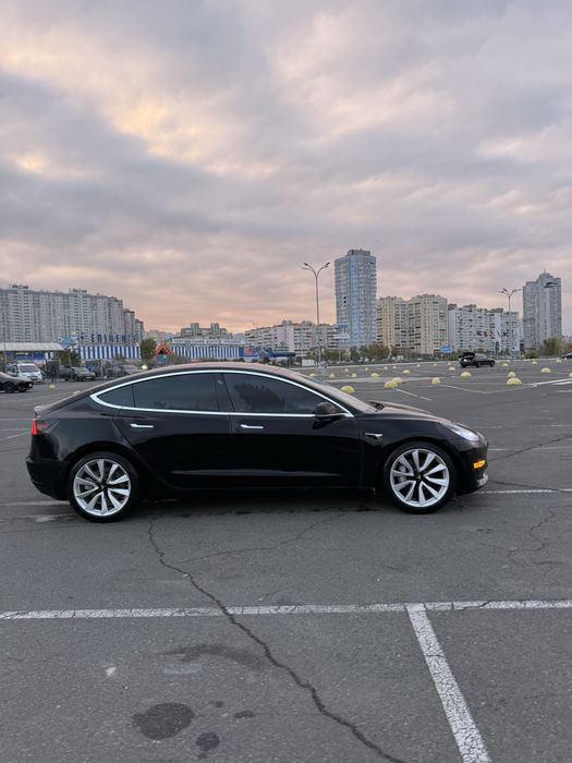 Тесла модел 3 2020года 75кв лонг рейнж