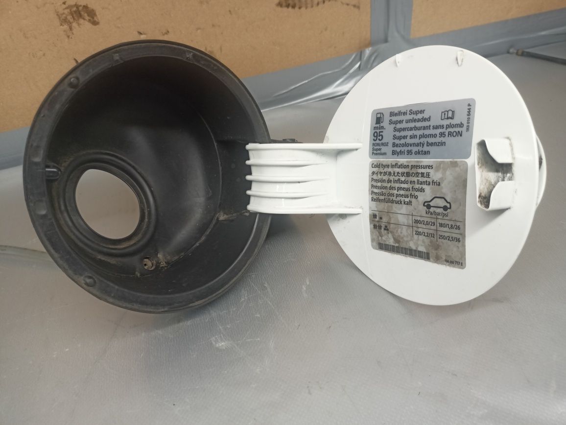 VW Up, Skoda citigo, Seat Mii klapka wlewu paliwa kod lakieru LB9A