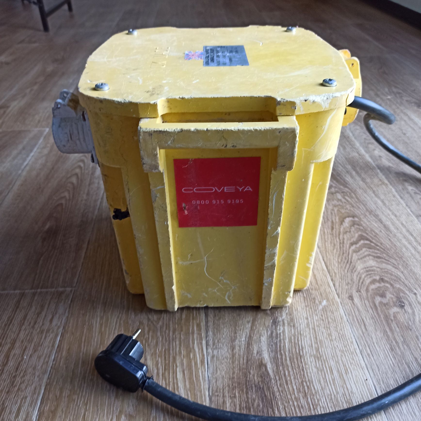 Transformator 110V 5kVA z 230V na 110V Duży 2-a gniazda na 110V 5KVA