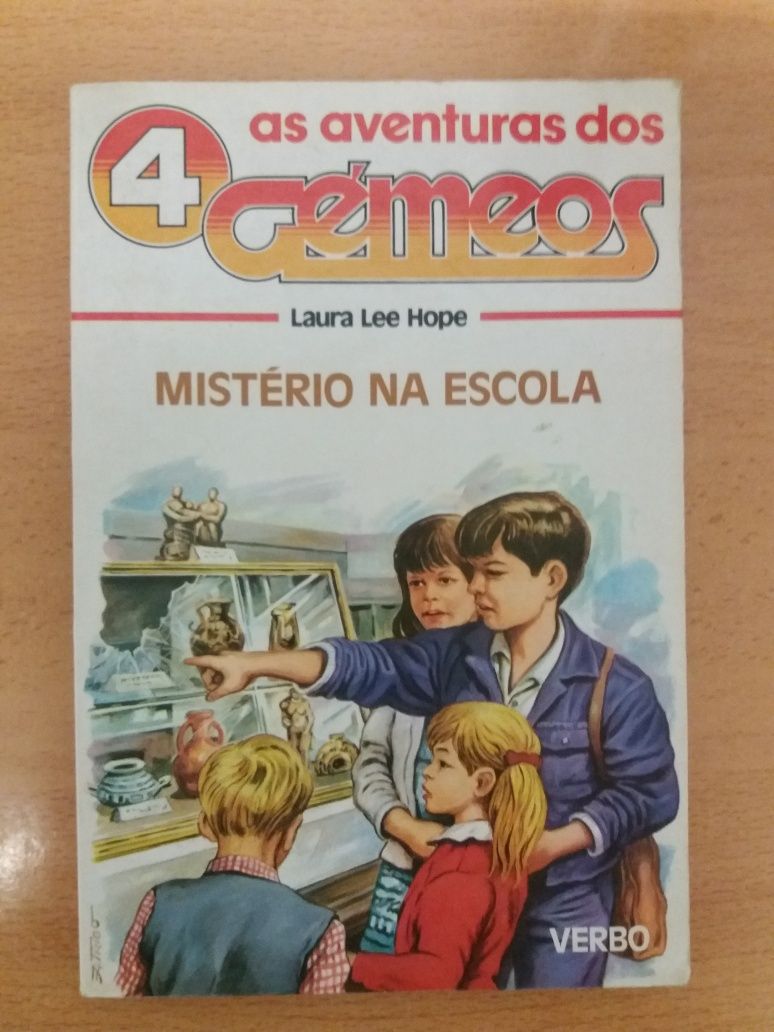 Livro "As aventuras dos 4 Gémeos"