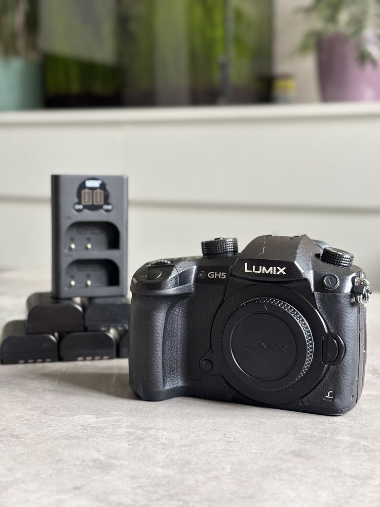 Panasonic Lumix GH5 + 5 акамуляторов