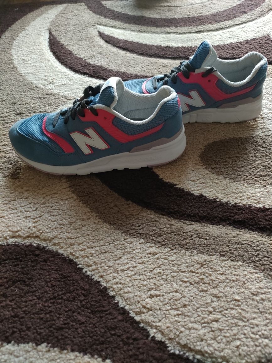 Buty dziewczęce New balance 35