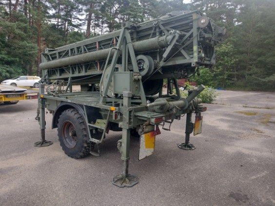 Wojskowy maszt teleinformatyczny - wieża mobilna h25m