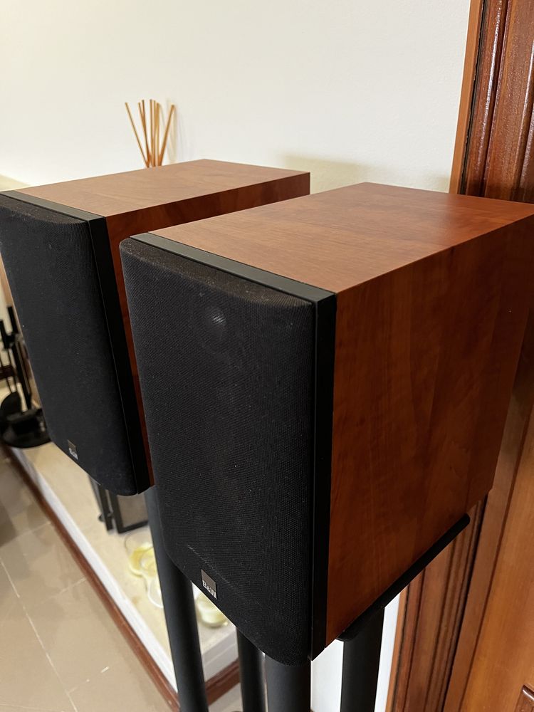 Bowers & Wilkins 686