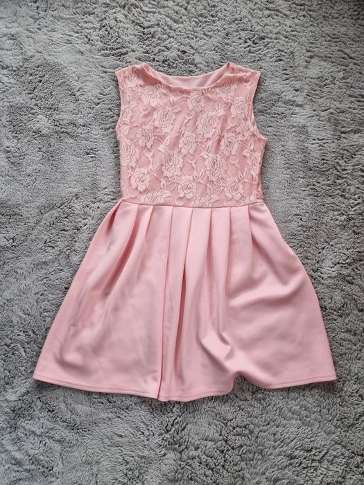 Różowa sukienka motyw róz rozmiar S