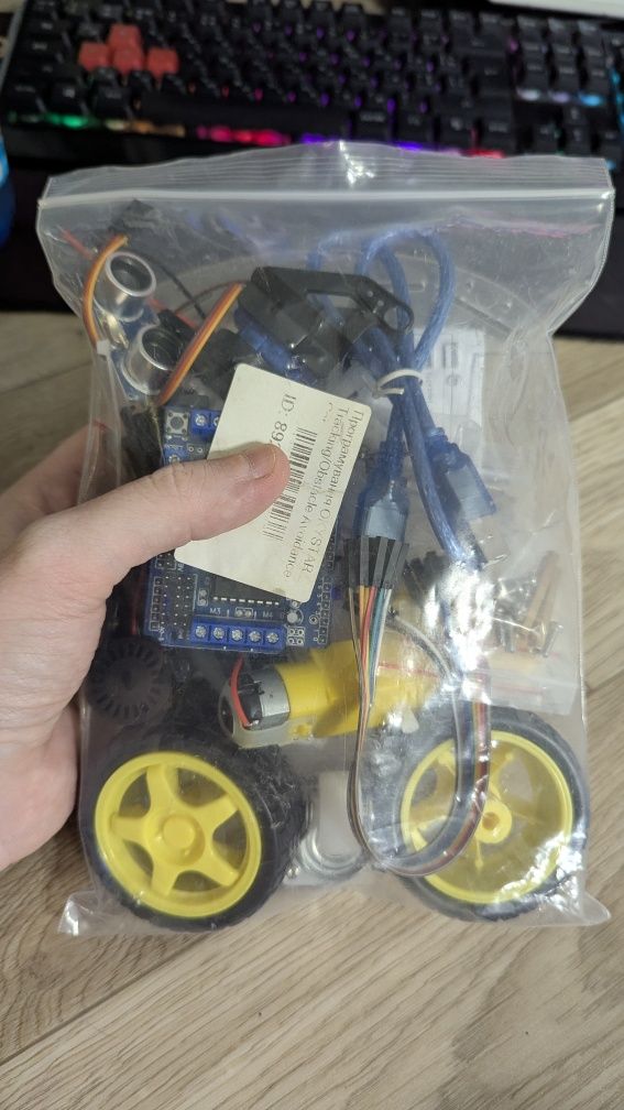 Робот на Arduino UNO