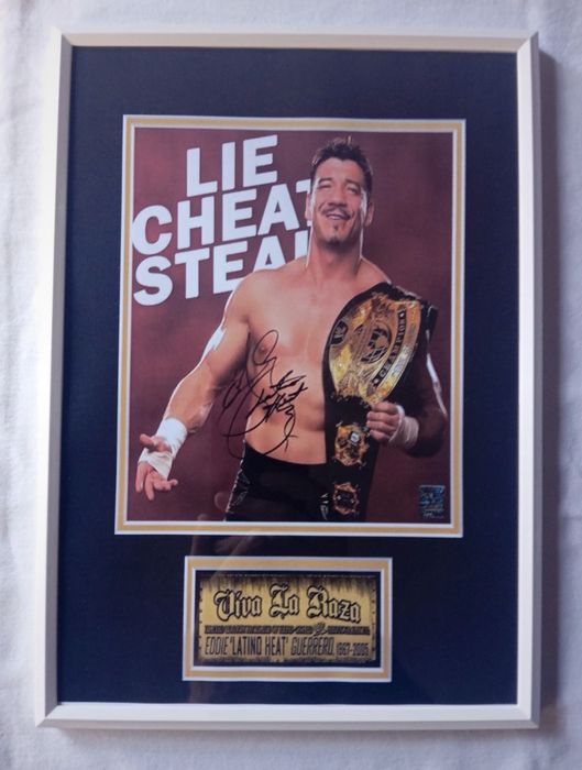 Moldura WWE Eddie Guerrero com Autógrafo (A4)