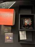 Omega x Swatch: Wulkaniczny Model Lava SO33O100