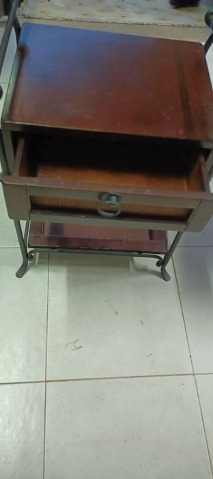 Cômoda e mesinha de cabeceira