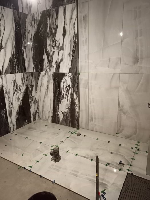 Виконуємо плиточні роботи...