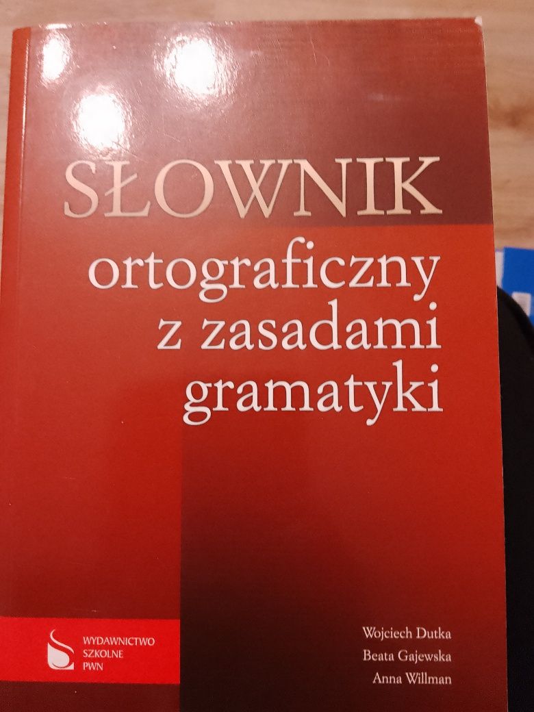 Słownik ortograficzny z zasadami gramatyki PWN