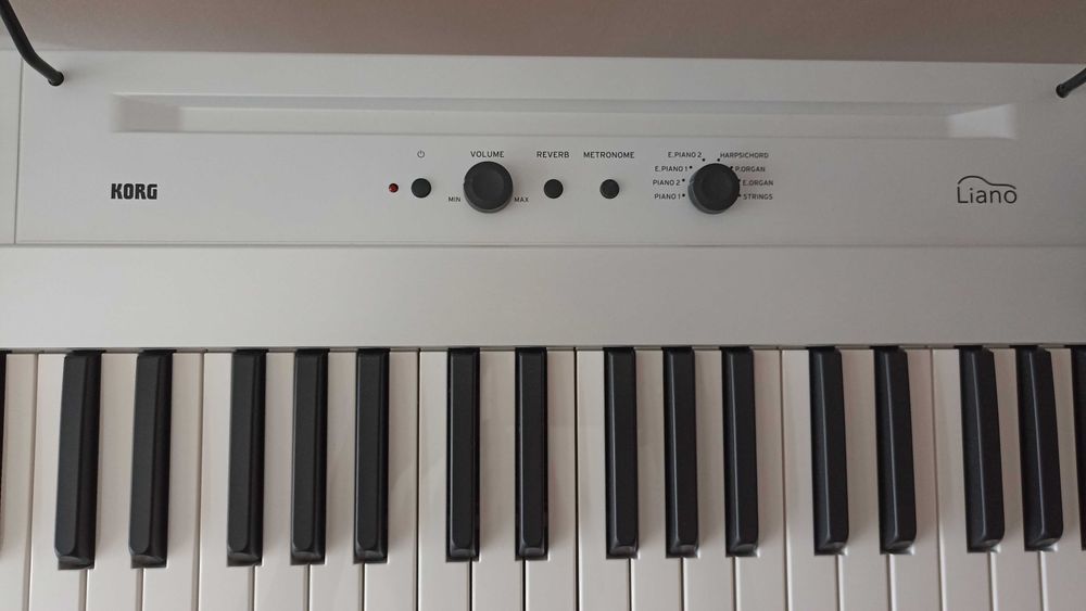 Korg Liano L1 Branco - Light Piano Sensitive 88 Keys (caixa original)
