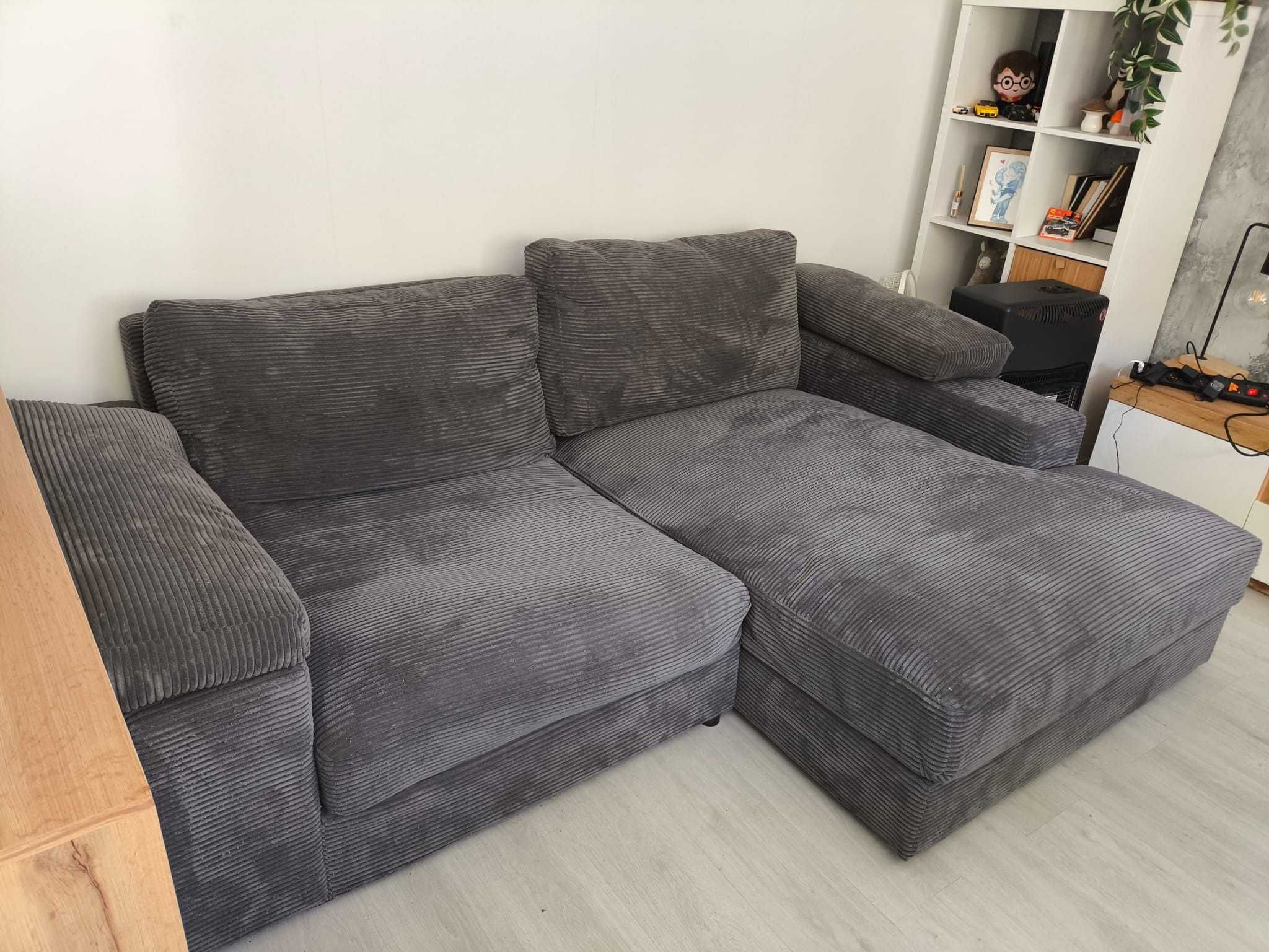 Wygodna sztruksowa kanapa narożna z pufą – 230x170 cm + pufa 120x90 cm