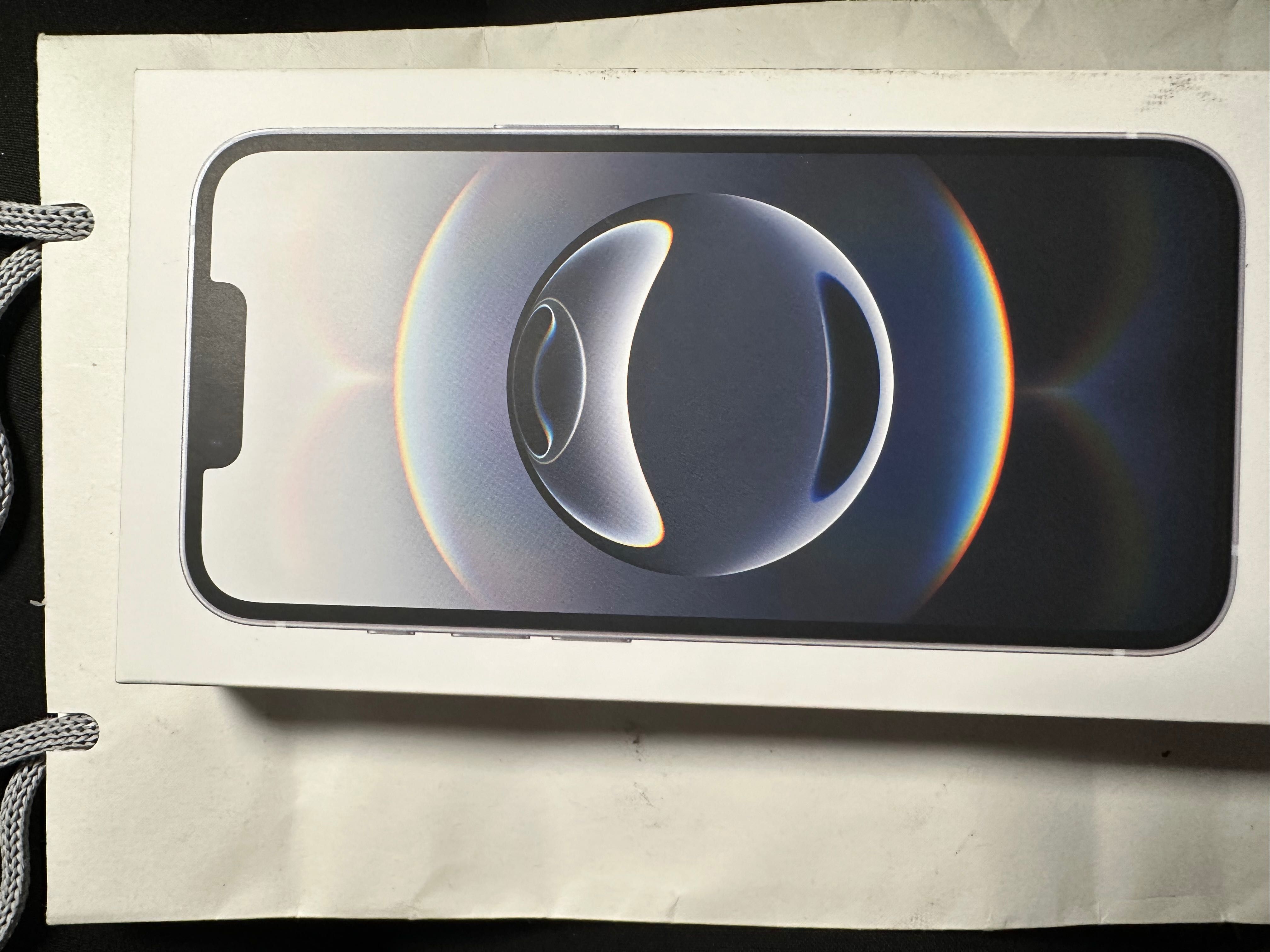 iPhone 16e nowy ze sklepu Apple  zaplombowane pudełko