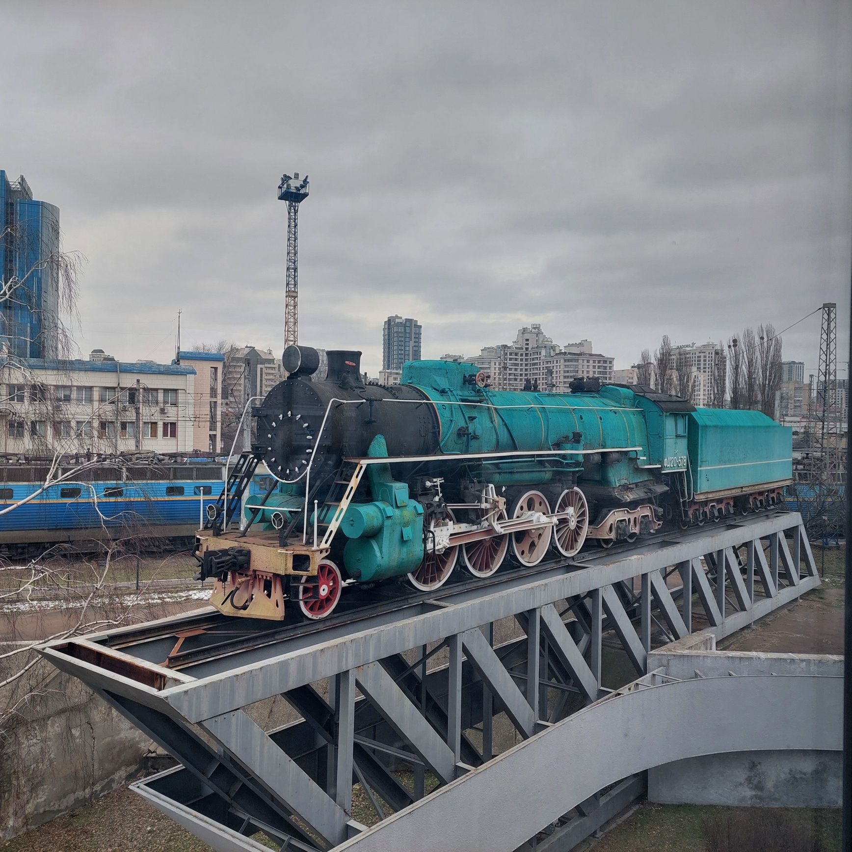 Аренда помещений БЦ. ПАРОВОЗ 1400 м² !!!  Пл. Петра Крывоноса 1 .