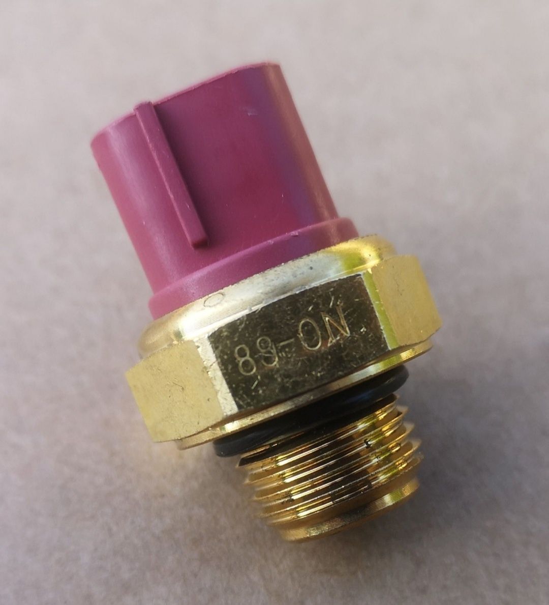 Czujnik chłodnicy wentylatora 88 stopni m16x1.5 cf moto x8 800 quad