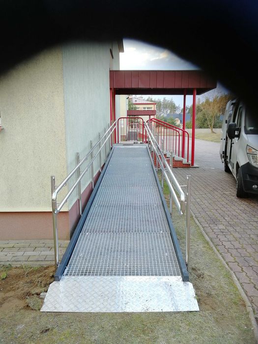 Podjazd dla niepełnosprawnych