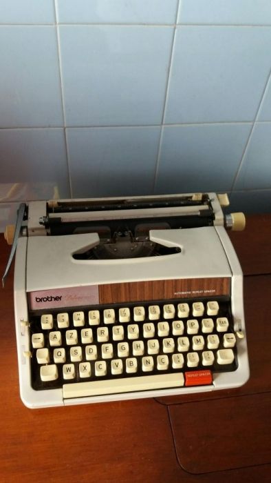 Maquina de escrever antiga 180.