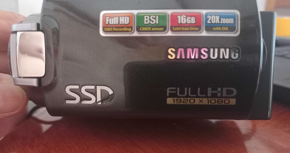 Câmara de vídeo com ssd - Samsung HMX-H204BP