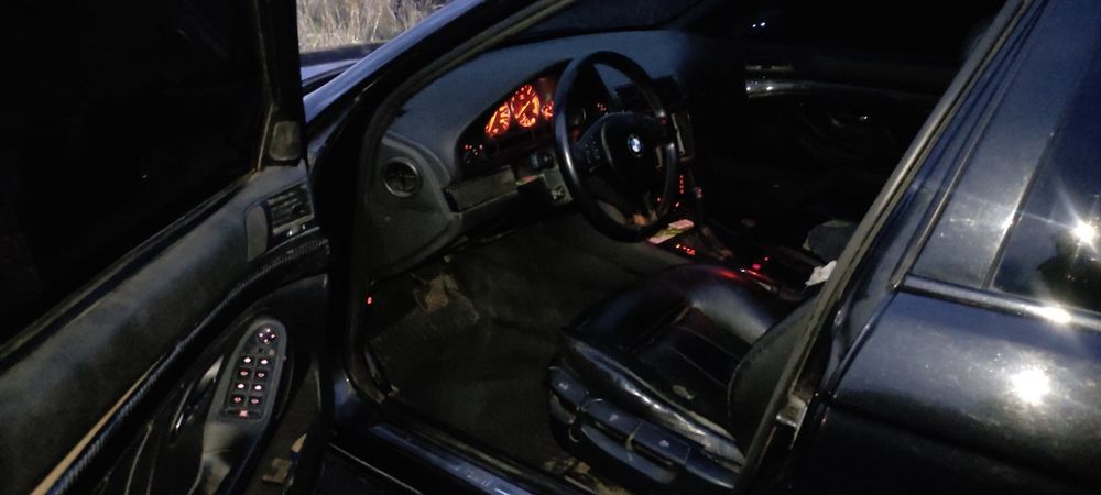 Продам БМВ е39 автомобиль