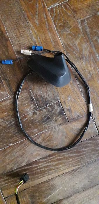 renault clio v podstawa anteny ,wygłuszenie, lampka, mechanizm wlewu