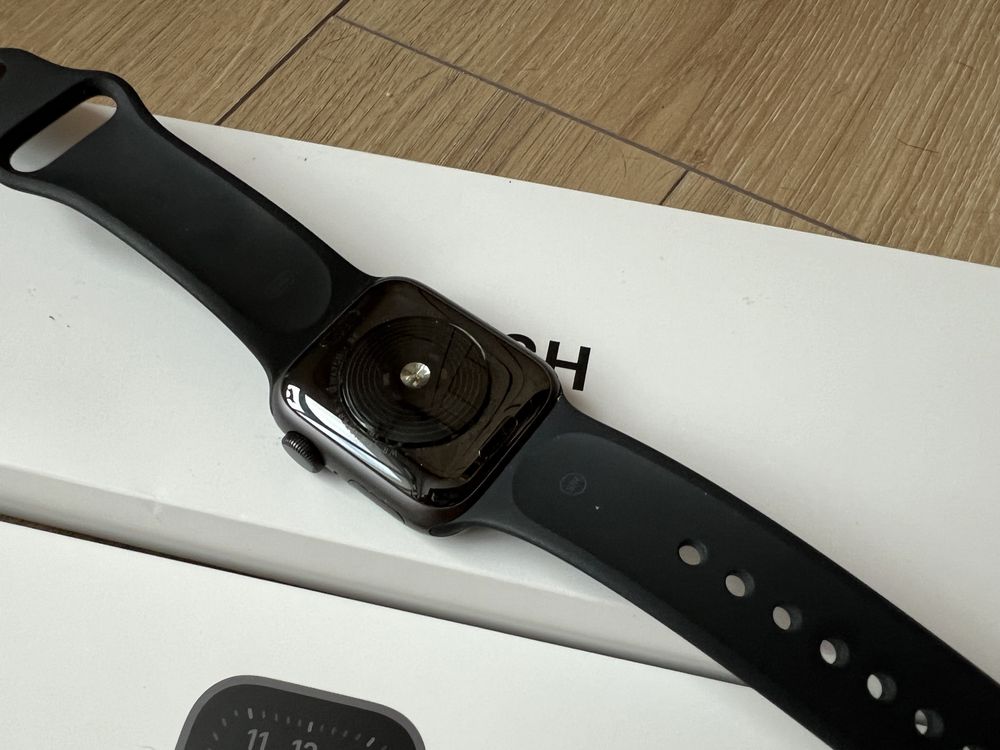 Apple Watch serii SE 40 mm w bardzo dobrym stanie