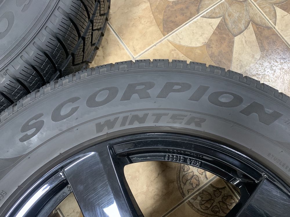 Комплект литих дисків R17 5/112 ET45 з шинами 215/65/17 Pirelli