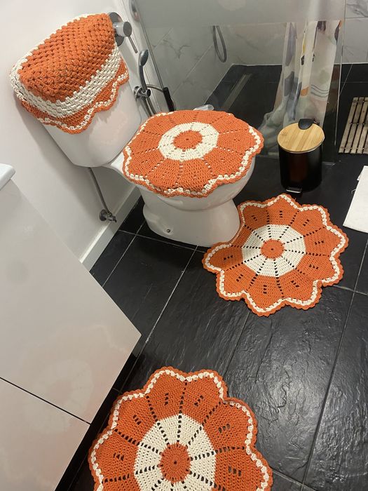 Lindo conjunto de 4 tapetes de croché para casa de banho
