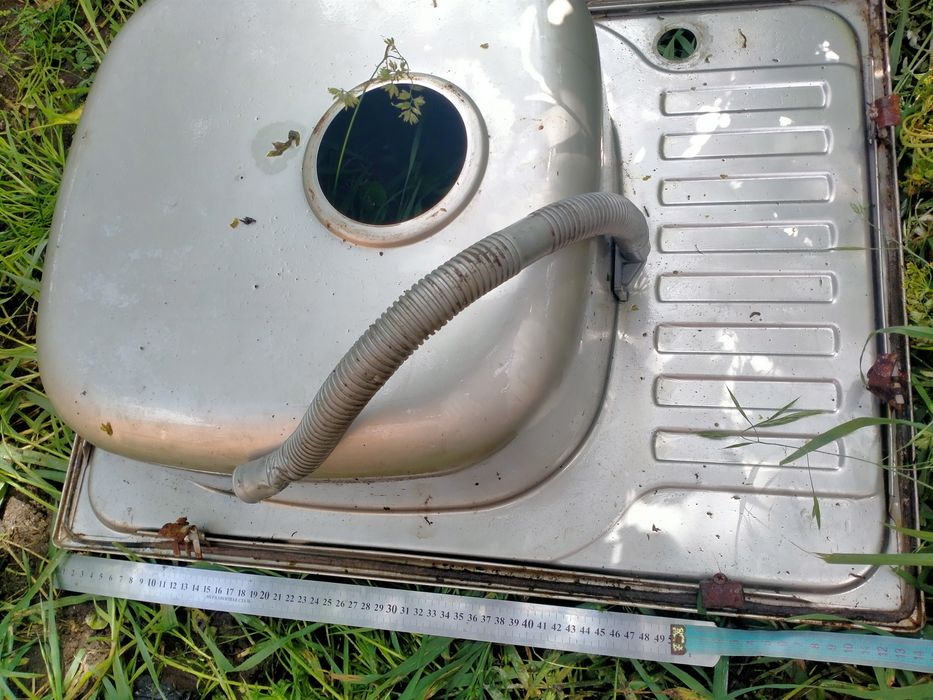 Продам мойки нер жавенчные 2-е шт одна размер 78* 50 другая 50*64 перв